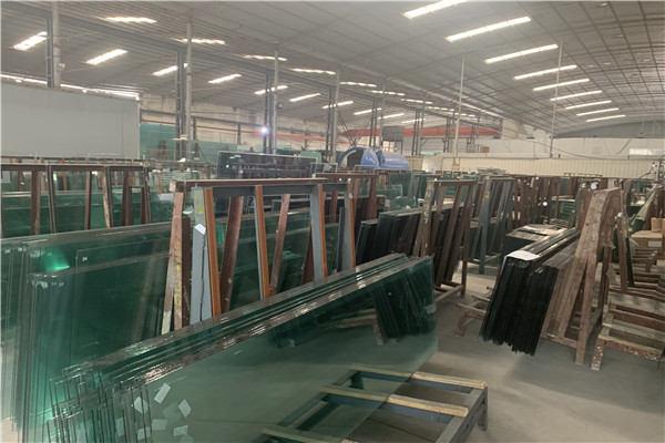 巴南阳光房玻璃定制 重庆桥利钢化玻璃厂是国内的批发:玻璃,玻璃制品
